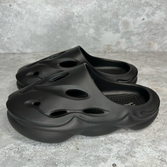 NEW Trillium Slides Shoes Size 6 Women’s Zumiez Black‎ Vacation - Picture 1 of 7